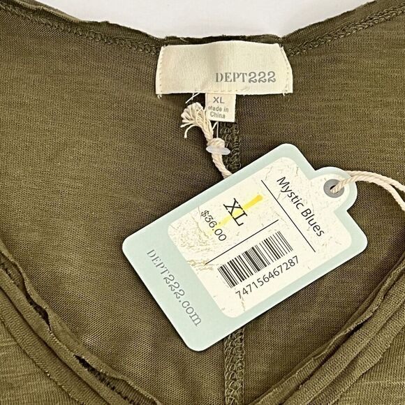 Dept 222‎ Top Women’s Size XL Top Tee V Neck Short Sleeves Side Slits - Picture 8 of 11